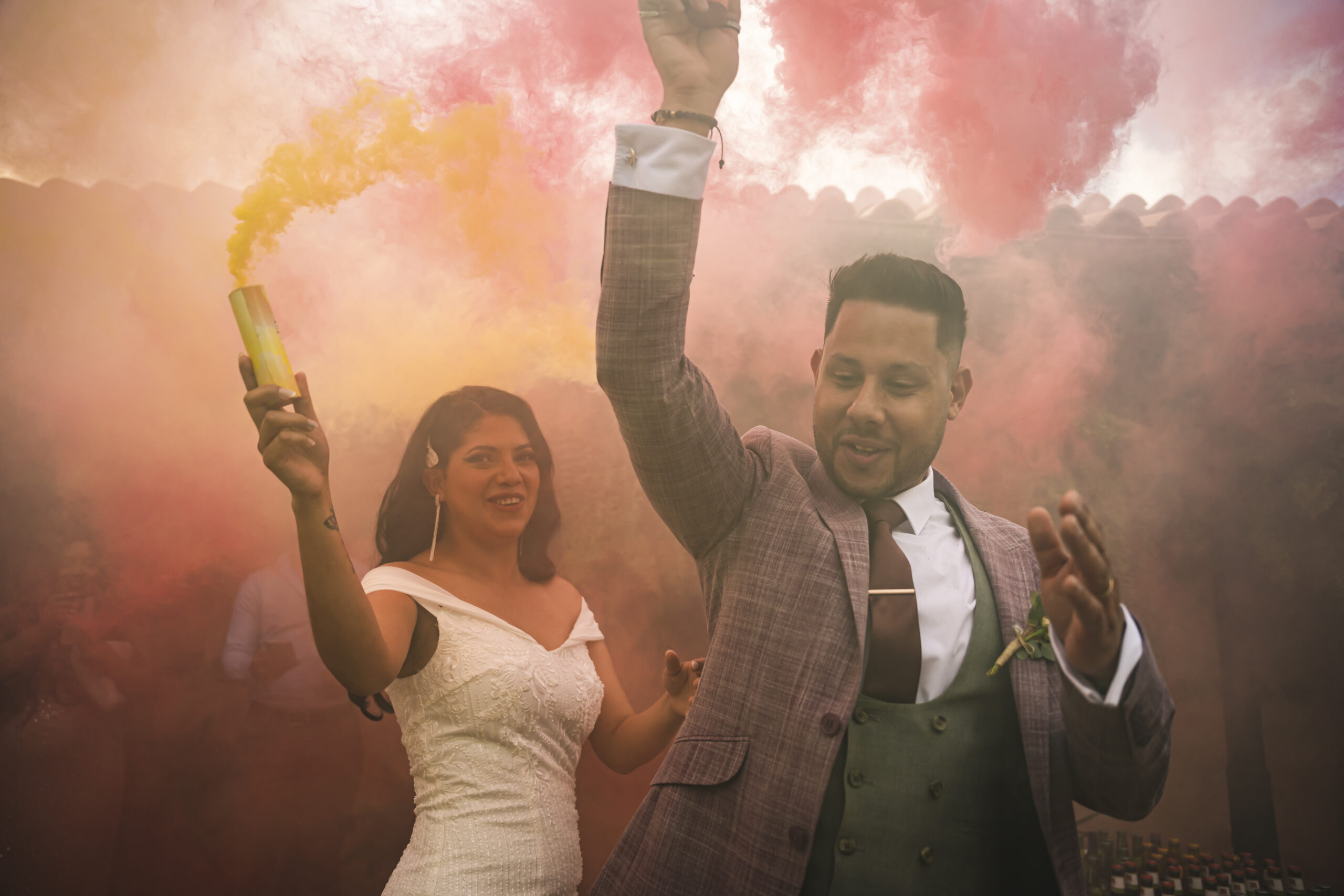 COLORED SMOKE FOR WEDDINGS, AN UNFORGETTABLE OPTION !!